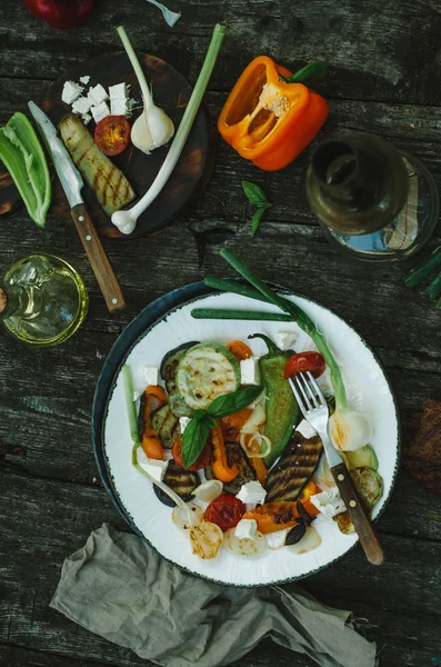 Verdure Grigliate Mescolano Tavolo Legno Stile Rustico — Foto Stock