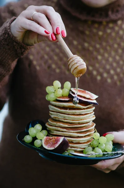 Delicious Pancakes Figs Grapes Honey Brown Knitted Sweater Background Healthy — Stock Photo, Image