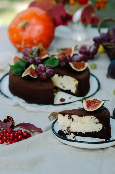 Autumn Chocolate Cheesecake Decorated Figs Grapes — Stock Photo, Image