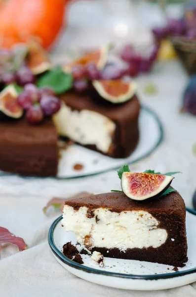 Autumn Chocolate Cake Decorated Figs Grapes — Stock Photo, Image