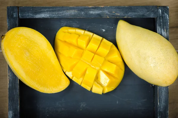 Mango Wood Box Selective Focus Mangos Slices — Stock Photo, Image