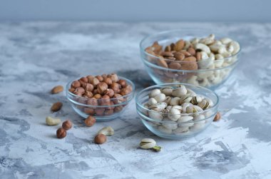 Fındık çeşitleri: kaju fıstığı, badem, fındık, macadamia