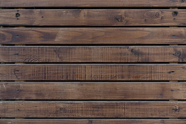 Textura de madera natural, tableros horizontales. Acabado exterior del edificio con madera. Marrón . — Foto de Stock