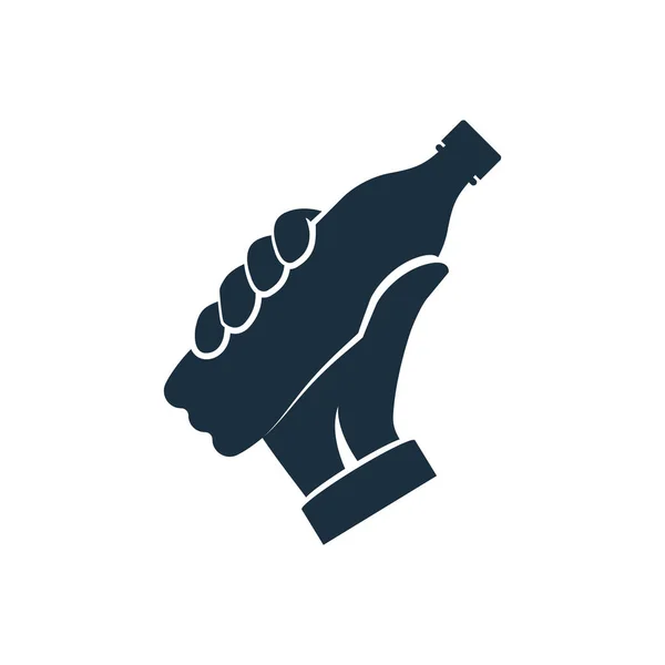 Ікона пляшка содової чорного силуету тримається в руці — стоковий вектор