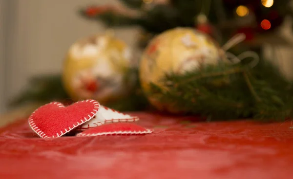 Christmas baubles with curly ribbon on christmas tree. Closeup of Christmas-tree — Stock Photo, Image