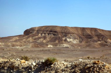 Sandy Dağları - İsrail 'in Judaean Çölü' ndeki kumlu dağların dik uçurumları arasındaki kanyon