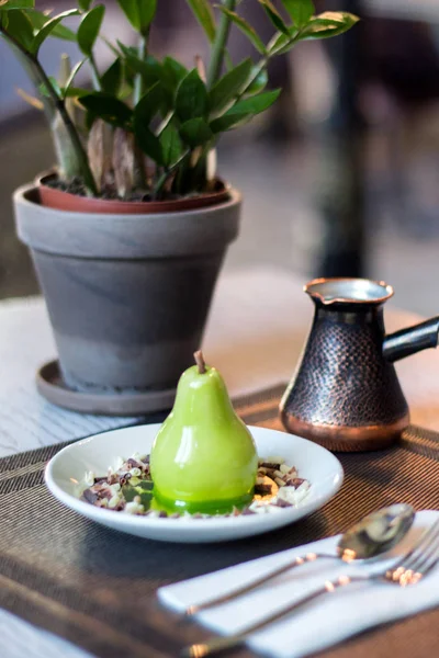 Yumuşak tatlı armut bir kahvaltı için en iyi seçenek