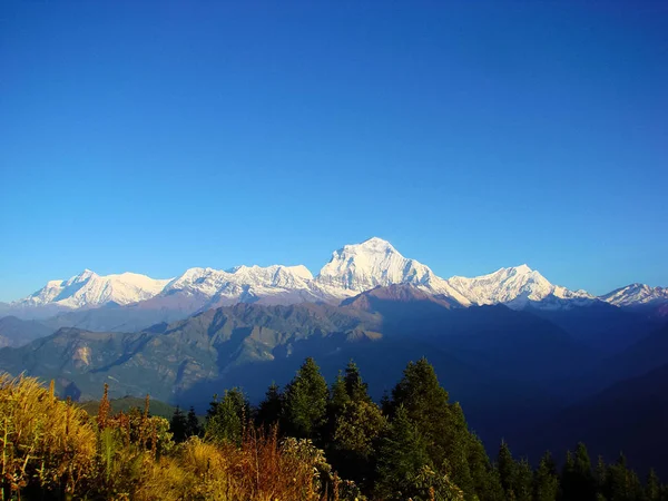 Himalaya landschap met prachtige berg scène. — Stockfoto