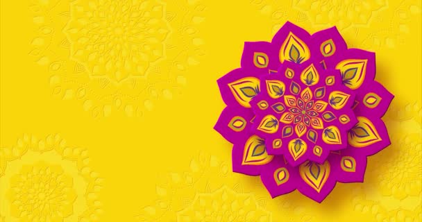 Rangoli indio giratorio para el festival de luces Diwali. Color púrpura brillante sobre fondo amarillo. Animación de vídeo 4K . — Vídeo de stock