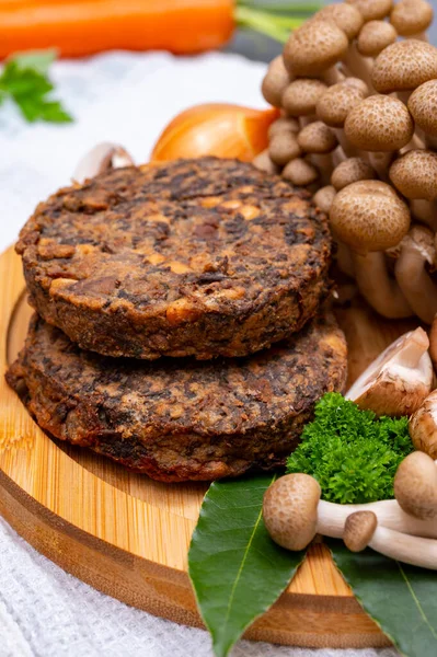 Tasty Organic Vegetarian Food Burgers Champignons Mushrooms Buna Shimeji Carrot — Stock Photo, Image
