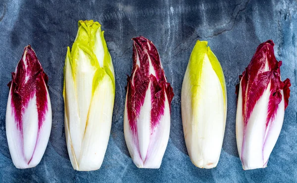 Fondo Alimentare Piatto Concetto Posa Con Indivia Verde Fresca Belga — Foto Stock