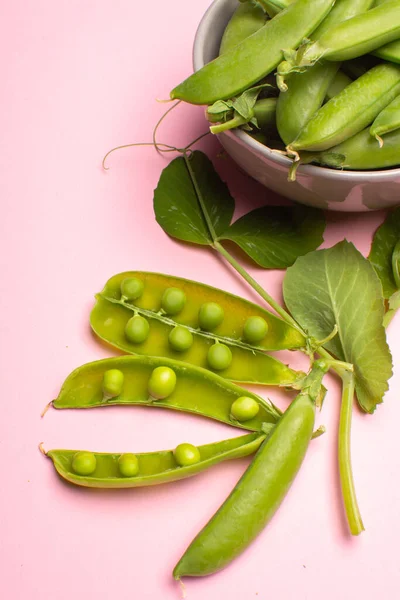 Fresco Verde Maturo Zucchero Scatta Piselli Dolci Ciotola Copiare Spazio — Foto Stock