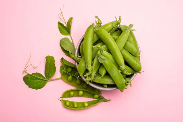 Fresco Verde Maturo Zucchero Scatta Piselli Dolci Ciotola Copiare Spazio — Foto Stock