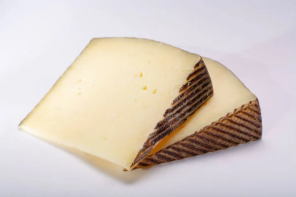 Δύο Κομμάτια Manchego Queso Manchego Τυρί Που Παρασκευάζεται Στην Περιοχή — Φωτογραφία Αρχείου