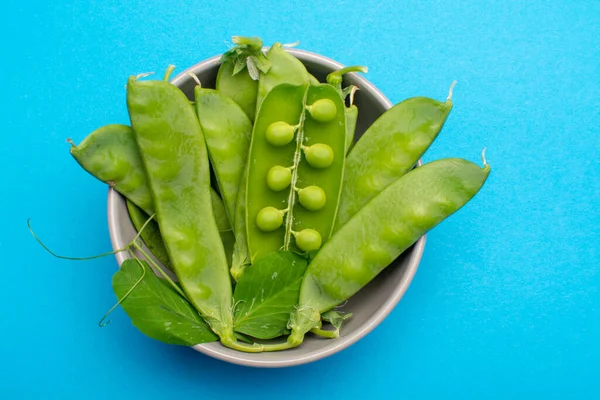 Guisantes Verdes Maduros Frescos Cuenco Copia Espacio Cerca Aislado Sobre —  Fotos de Stock