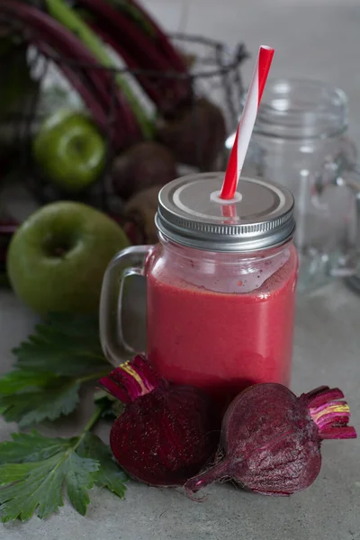 Healthy dietary detox food, fresh smoothie frim young red beets and apple — Stock Image Healthy Dietary Detox Food Fresh Smoothie Frim Young Red Beets Royalty Free Stock Photos