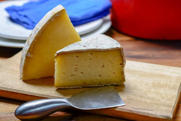 Trozos Tomme Francés Queso Cantal Primer Plano —  Fotos de Stock