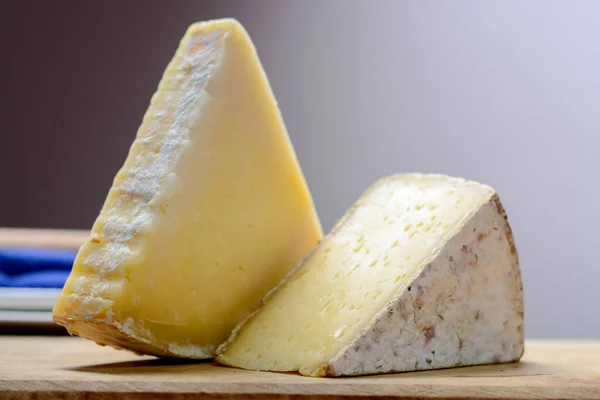 Pieces French Tomme Cantal Cheese Close — Stock Photo, Image