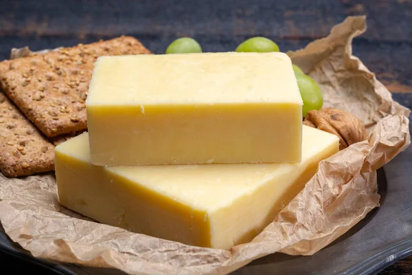 Bloco Queijo Cheddar Envelhecido Tipo Mais Popular Queijo Reino Unido — Fotografia de Stock