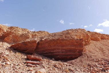 Çölde güzel bir jeolojik oluşum, renkli kumtaşı kanyon yürüyüş rotası, İsrail 'in Negev çölünde Kızıl Kanyon.