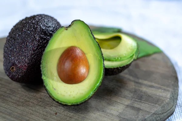 Twee Verse Rijpe Rauwe Hass Avocado Close Gezonde Voeding Concept — Stockfoto