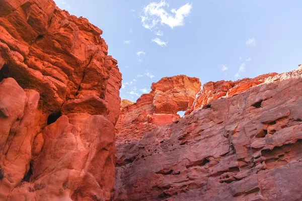 Çölde Güzel Bir Jeolojik Oluşum Renkli Kumtaşı Kanyon Yürüyüş Rotası — Stok fotoğraf