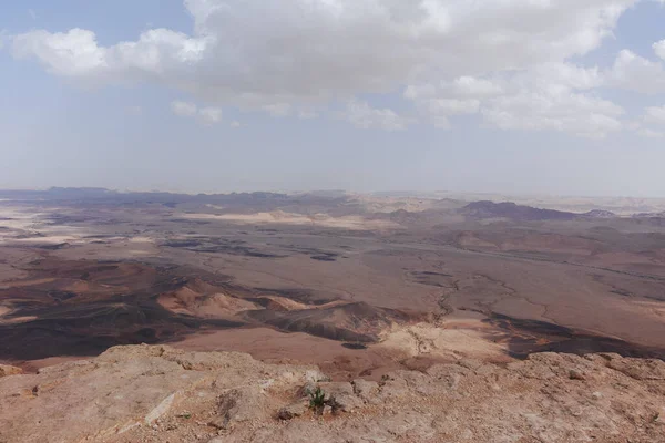 内盖夫沙漠中以色列最大峡谷的全景 — 图库照片