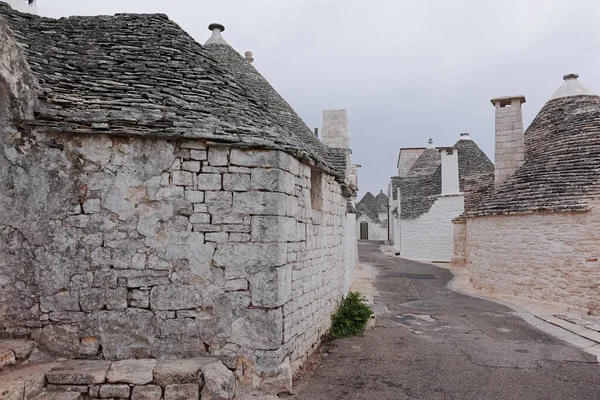 Unieke Kleine Zuid Italiaanse Stad Alberobello Met Antient Stenen Conische — Stockfoto