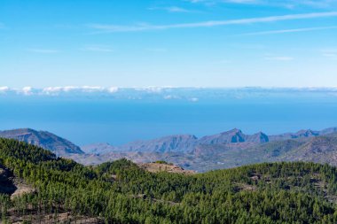 Gran Kanarya adası dağları ve vadileri en yüksek tepe Pico de las Nieves 'ten manzara