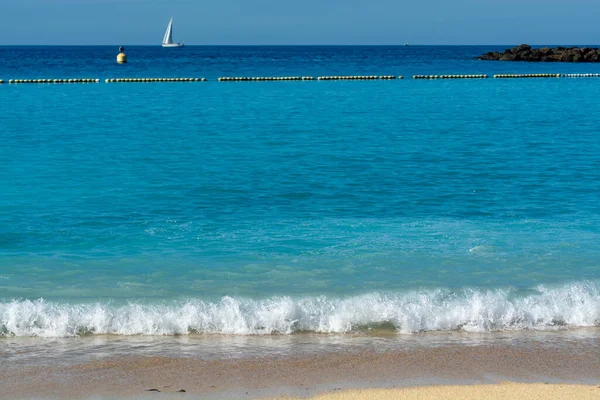 Kış güneşi varış yeri, ılık mavi okyanus Amadores sahilinde yüzme suyu, Büyük Kanarya, Kanarya adaları, İspanya