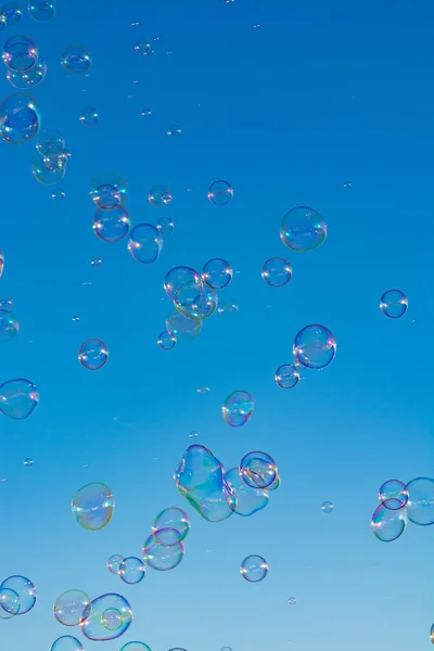 Fundo Com Muitas Bolhas Sabão Céu Azul Diversão Livre Para — Fotografia de Stock