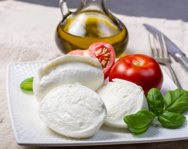Weicher Italienischer Käse Mozzarella Büffel Mit Frischen Tomaten Olivenöl Und — Stockfoto