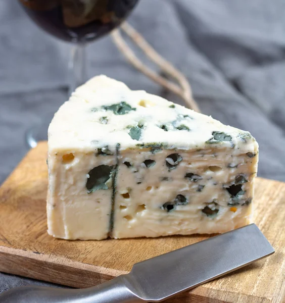 罗克福 法国南部羊奶制成的软奶酪 世界上最有名的蓝色奶酪之一 — 图库照片
