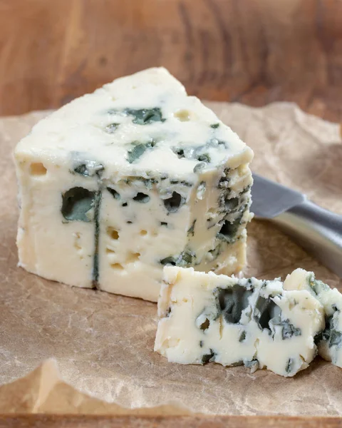 罗克福 法国南部羊奶制成的软奶酪 世界上最有名的蓝色奶酪之一 — 图库照片