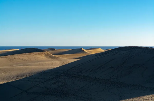 マスパロマスと青い大西洋の黄色の砂丘の風景 グラン カナリア諸島 カナリア諸島 スペイン — ストック写真