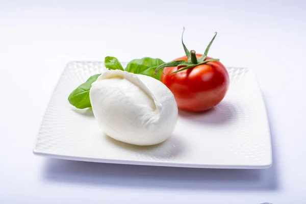 Buffle Mozzarella Fromage Blanc Tendre Servi Avec Tomate Fraîche Feuilles — Photo