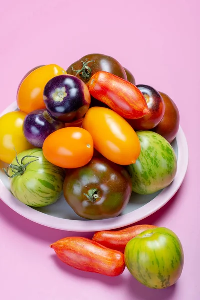 Flerfärgat Sortiment Franska Färska Mogna Tomater Nära Håll — Stockfoto