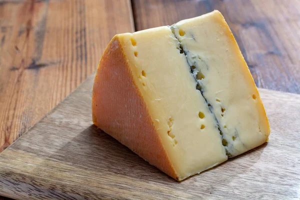 Morbier Francés Semi Suave Queso Vaca Región Franche Comte Con —  Fotos de Stock