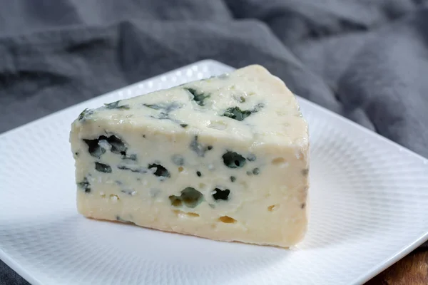 Roquefort Miękki Ser Francuski Produkowany Owczego Mleka Południu Francji Jeden — Zdjęcie stockowe