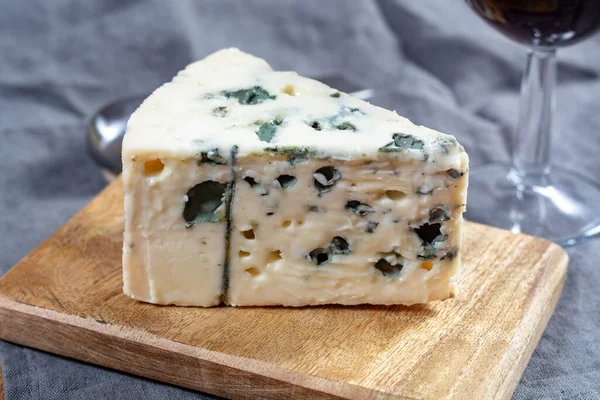 Roquefort Queso Francés Suave Hecho Leche Oveja Sur Francia Uno —  Fotos de Stock