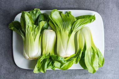 Taze çiğ yeşil bebek Bok choy veya Çin lahanası