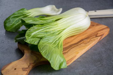 Taze çiğ yeşil bebek Bok choy veya Çin lahanası