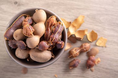 Yemek pişirme, geleneksel tıp ve metal cilasında kullanılan tropkal Afrika ağaç demirhindi meyveleri.