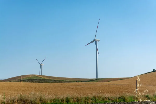 Parque Eólico Moderno Con Grandes Torres Aerogeneradores Fuente Energía Verde — Foto de Stock