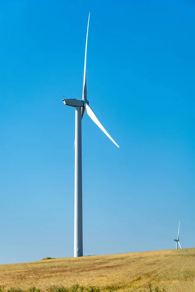 Parque Eólico Moderno Con Grandes Torres Aerogeneradores Fuente Energía Verde —  Fotos de Stock