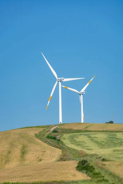 Parque Eólico Moderno Con Grandes Torres Aerogeneradores Fuente Energía Verde —  Fotos de Stock