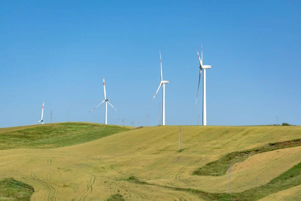 Parque Eólico Moderno Con Grandes Torres Aerogeneradores Fuente Energía Verde — Foto de Stock