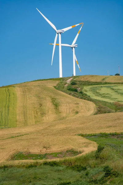 Moderno Parco Eolico Con Grandi Torri Eoliche Fonte Energia Verde — Foto Stock