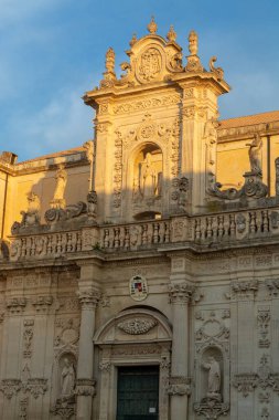 Günbatımında Lecce 'deki Duomo Katedrali, Güney İtalyan barok tarzı.