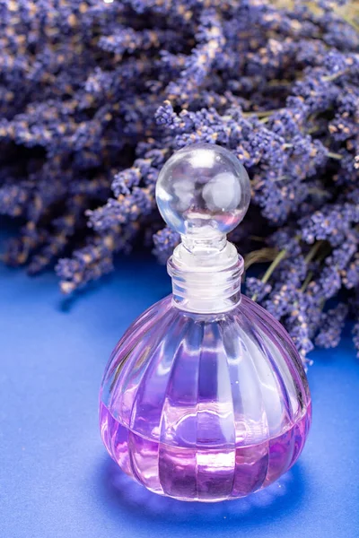 Natürliche Gesunde Aromatherapie Und Hausduft Lila Lavendelöl Glas Dekorative Flasche — Stockfoto